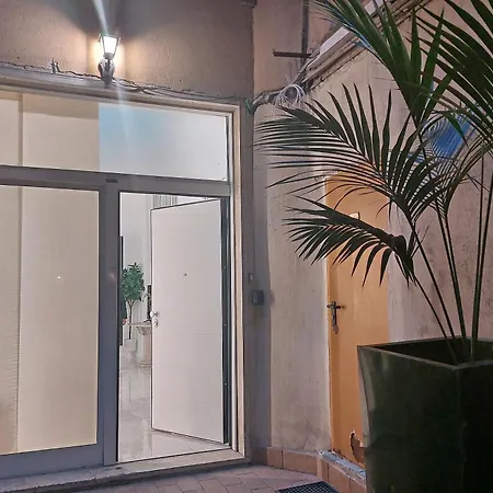 Lägenhet Principe Amedeo Piano Terra