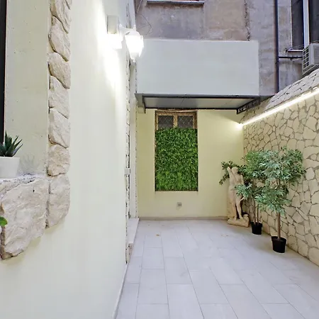 Principe Amedeo Piano Terra Lägenhet *