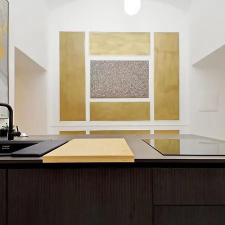 Principe Amedeo Piano Terra Lägenhet