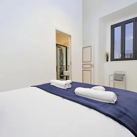 Lägenhet Principe Amedeo Piano Terra