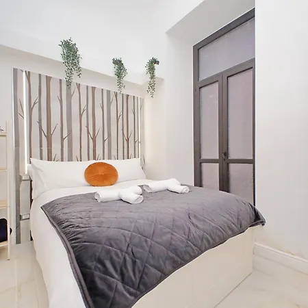 Principe Amedeo Piano Terra Lägenhet