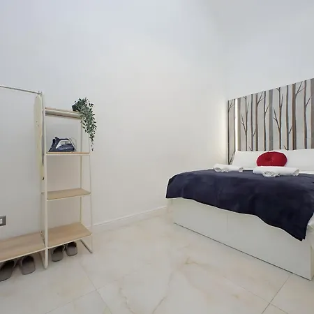 Principe Amedeo Piano Terra Lägenhet *